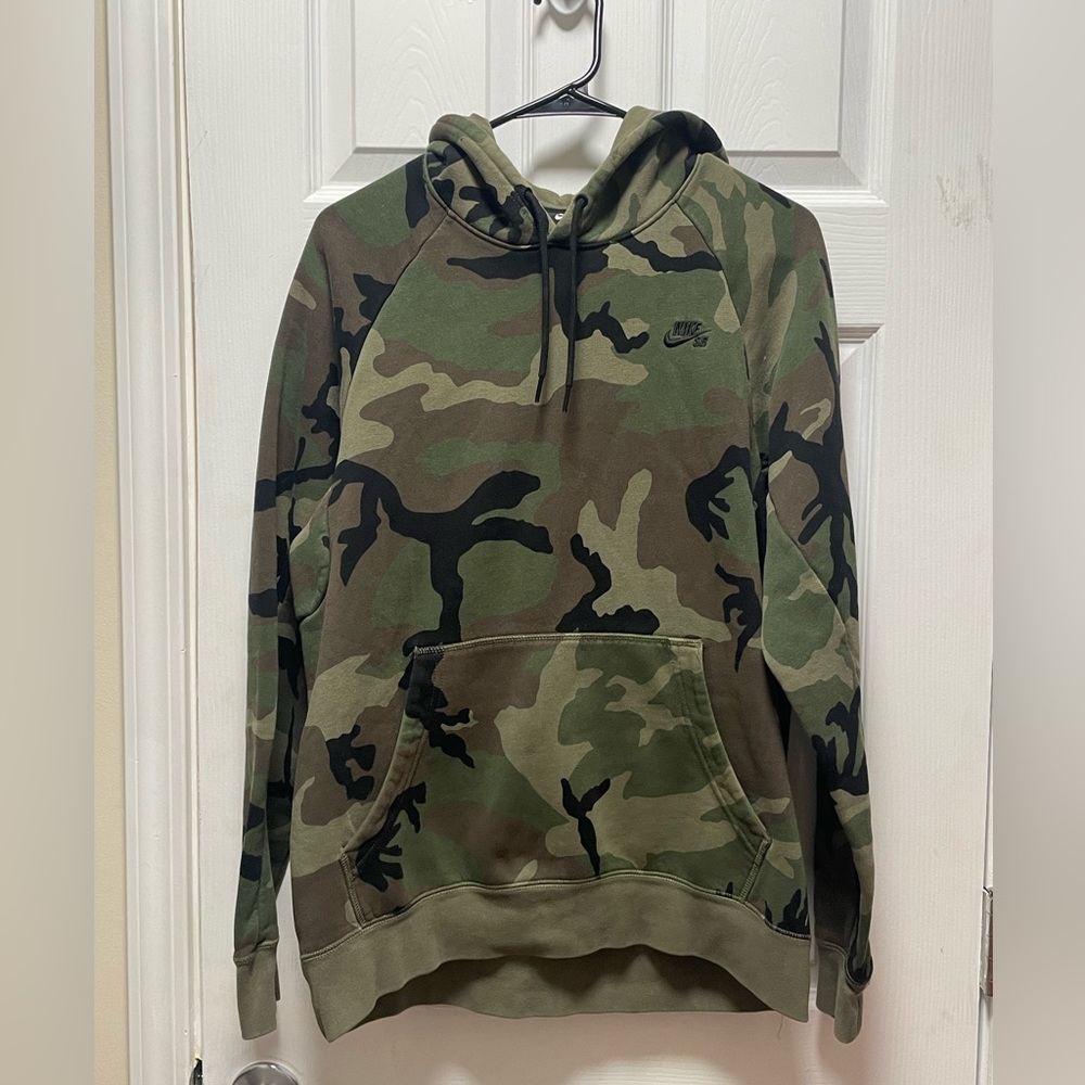 Nike Sb hoodie - size Medium - camo